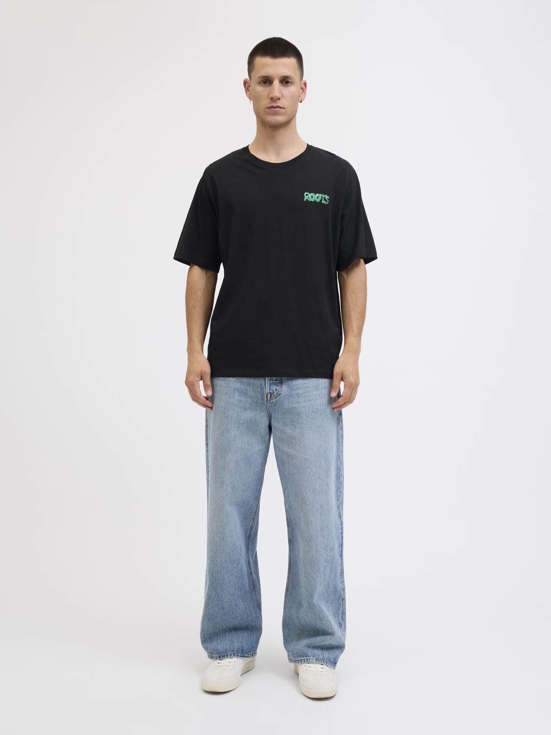 model_shot-front_full